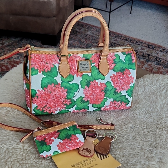 Beautiful Dooney & Bourke Red Geranium Leather Satchel, Key Ring, Wallet Set ♥️ - Picture 13 of 17